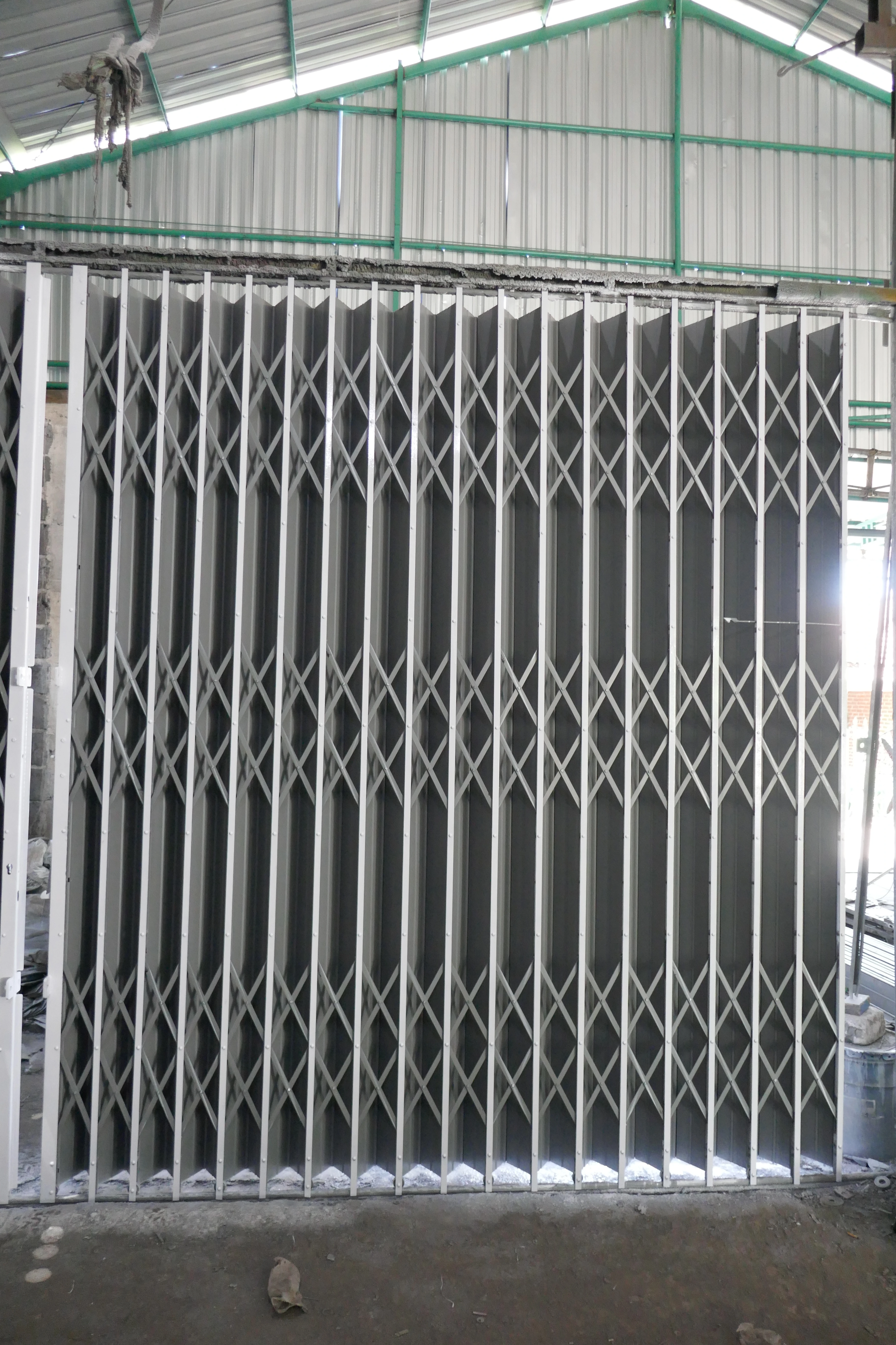 Pintu Harmonika Gudang Logistik